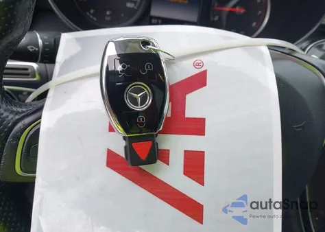 2015 Mercedes-Benz C 300 Luxury 4Matic z USA, uszkodzony, nr VIN 55SWF4KB6FU042101